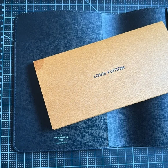 Louis Vuitton Desk Agenda Cover A5 insert size, Damier Black - Picture 8 of 13